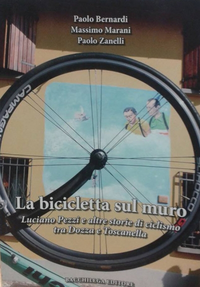 La bicicletta sul muro